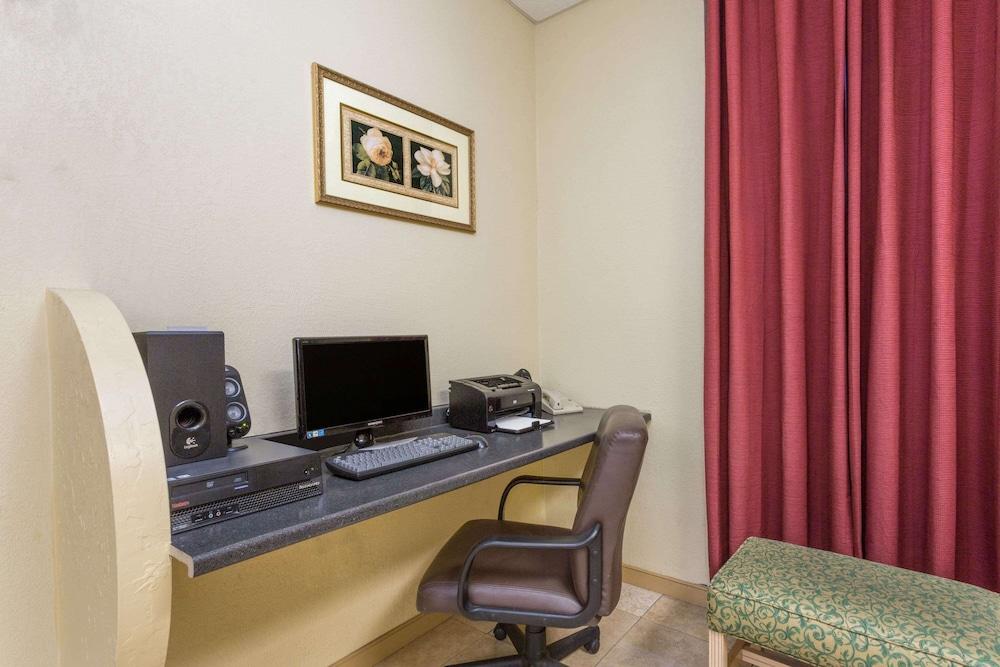 Motel Ramada By Wyndham Harrisonburg Exteriér fotografie